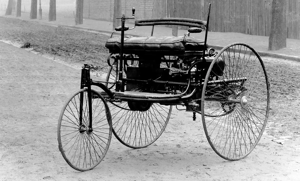 Karl Benz ve Benz Patent-Motorwagen (1885)